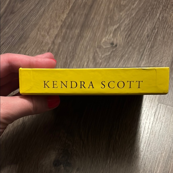 Kendra Scott Ceramic Filigree Ring Dish - Picture 2 of 4